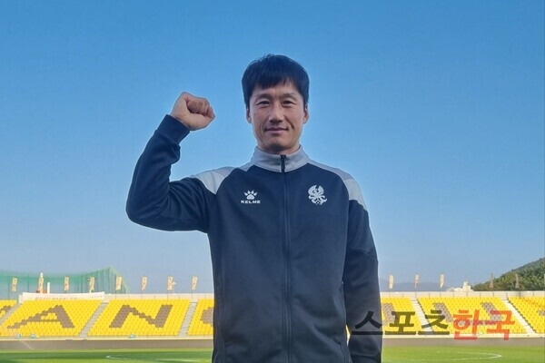 광주FC와 2025시즌에도 동행하게 된 이정효 감독. ⓒ스포츠한국 김성수 기자